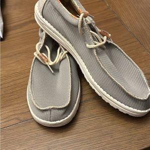 Men’s Hey Dudes Sz x11